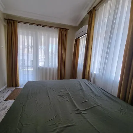 Eski Lara Merkezde Deniz Manzarali Daire *