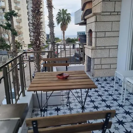 Eski Lara Merkezde Deniz Manzarali Daire Antalya