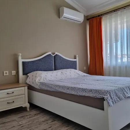 Eski Lara Merkezde Deniz Manzarali Daire *